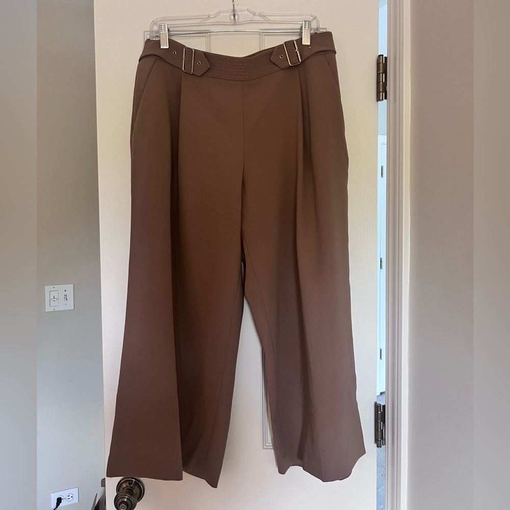 White House Black Market - Cropped Pant